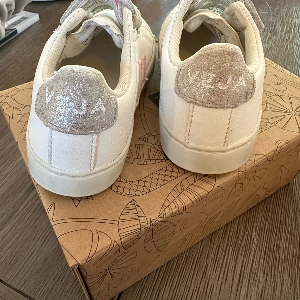 Veja girls shoes